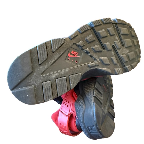 Nike Air Trainer Huarache
"Challenge Red" Mens size 7 or 7Youth - Picture 7 of 9